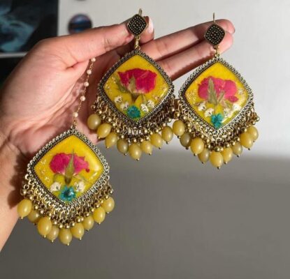 Mehindi Earings  Set in resin with tika