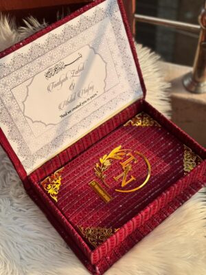Mehroon booklet with box in textured fabric